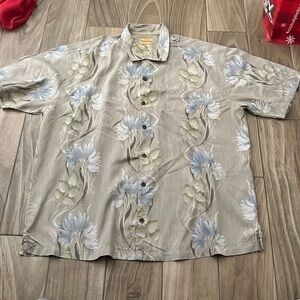 Tommy Bahama Mens Green with Blue Floral Short Sleeve Silk Hawaiian shirt